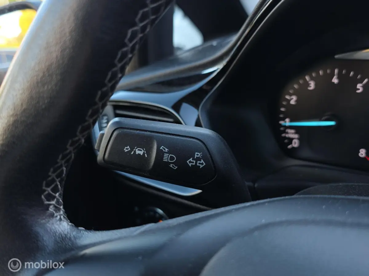 1.0 EcoBoost Titanium ✅Carplay ✅Camera ✅Winterpack
