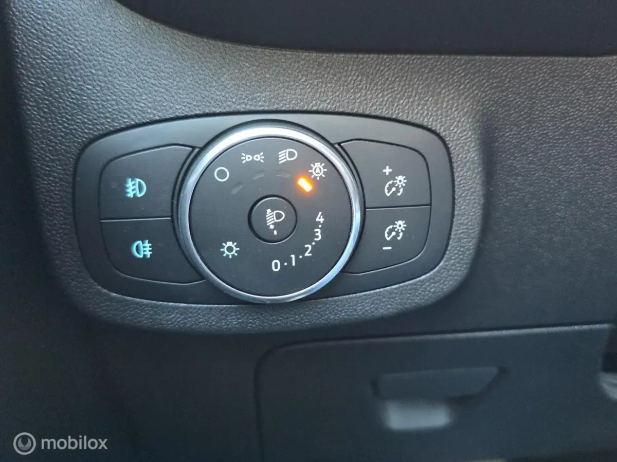 1.0 EcoBoost Titanium ✅Carplay ✅Camera ✅Winterpack