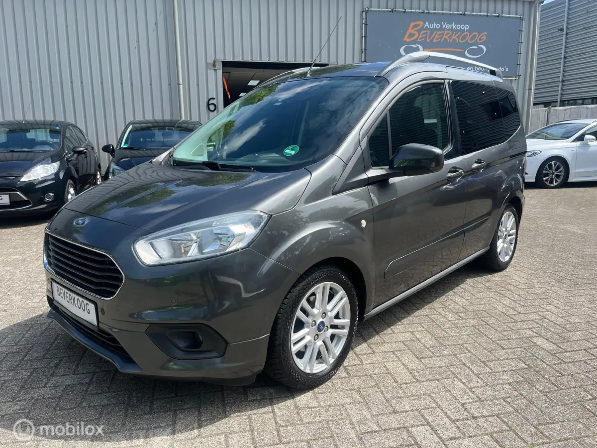 Ford Tourneo Courier 2019 Benzine Handgeschakeld leasen