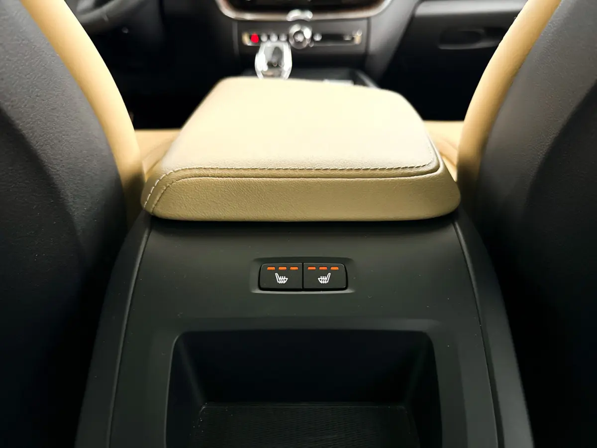 T8 Plug-in hybrid AWD R-Design | Panoramadak | 360° camera | Bowers & Wilkins | Luchtvering | Stoelventilatie | Stoel- en stuurverwarming | Trekhaak