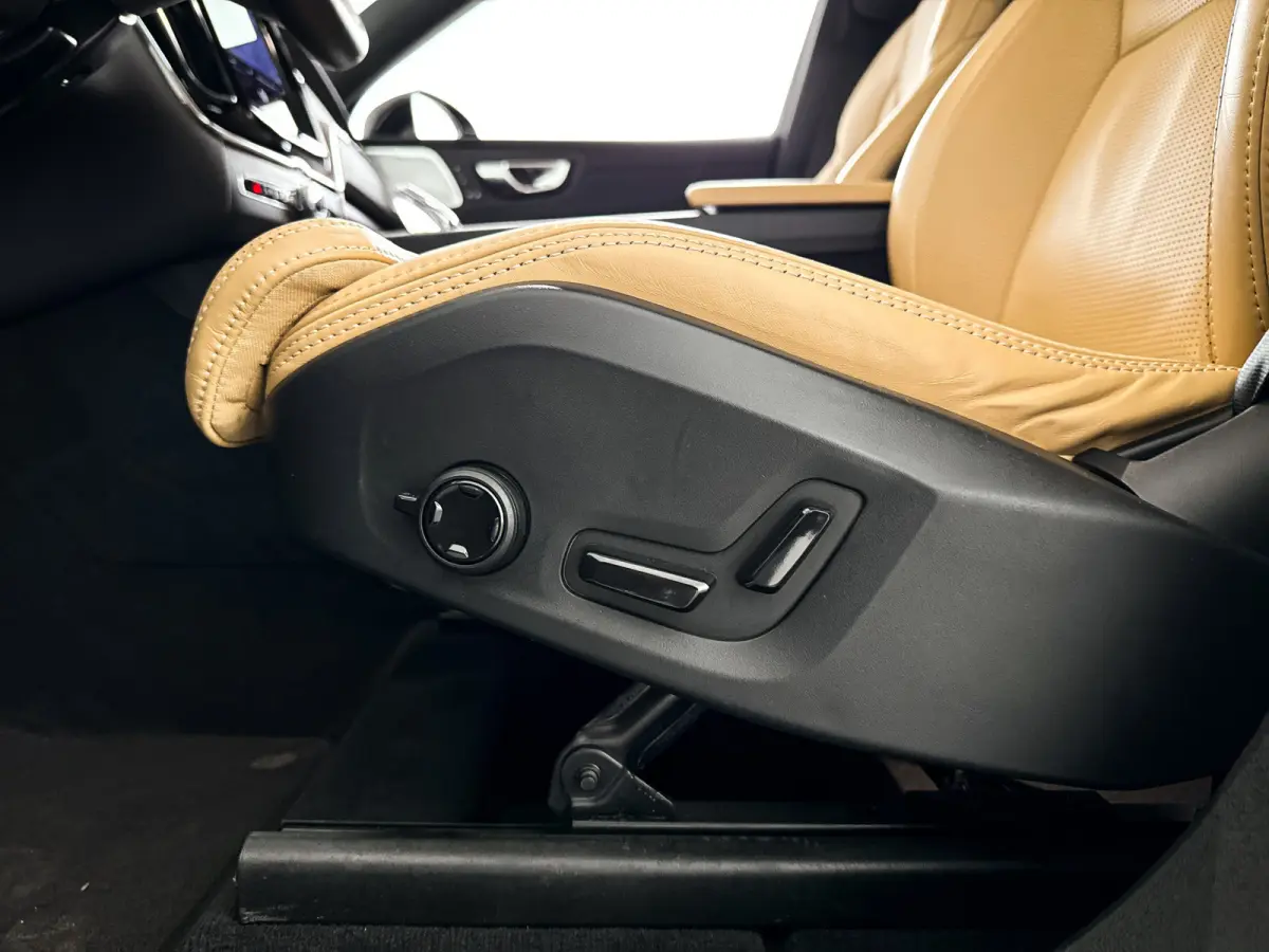T8 Plug-in hybrid AWD R-Design | Panoramadak | 360° camera | Bowers & Wilkins | Luchtvering | Stoelventilatie | Stoel- en stuurverwarming | Trekhaak