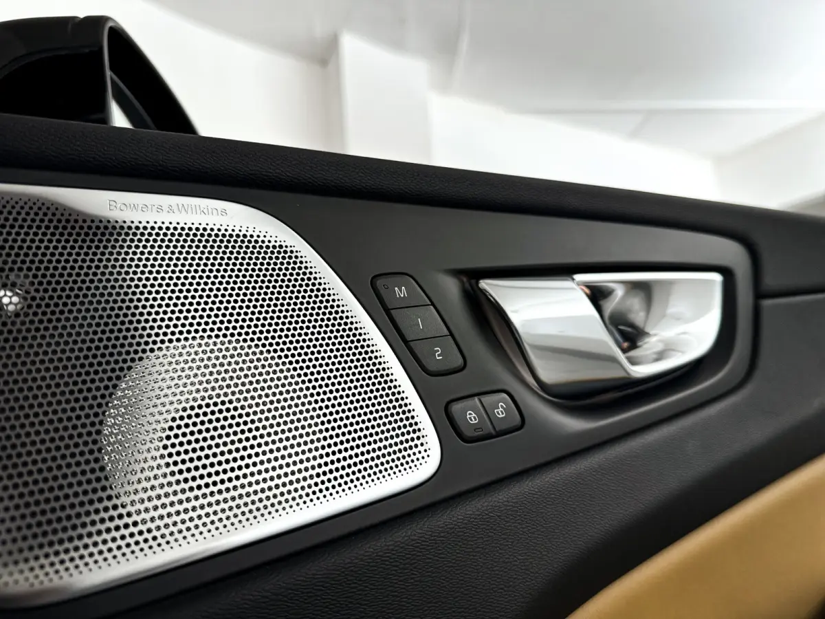 T8 Plug-in hybrid AWD R-Design | Panoramadak | 360° camera | Bowers & Wilkins | Luchtvering | Stoelventilatie | Stoel- en stuurverwarming | Trekhaak