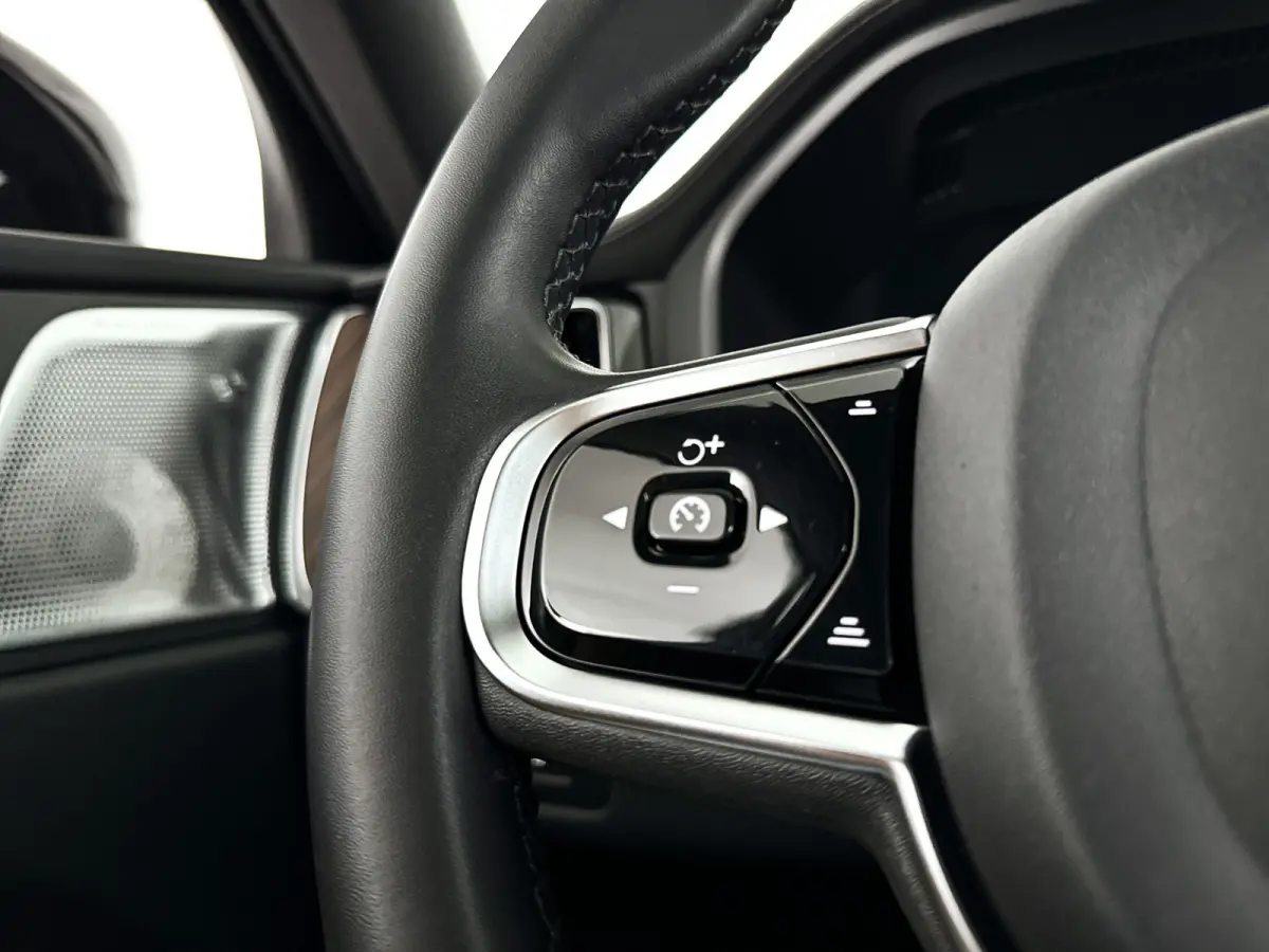 T8 Plug-in hybrid AWD R-Design | Panoramadak | 360° camera | Bowers & Wilkins | Luchtvering | Stoelventilatie | Stoel- en stuurverwarming | Trekhaak
