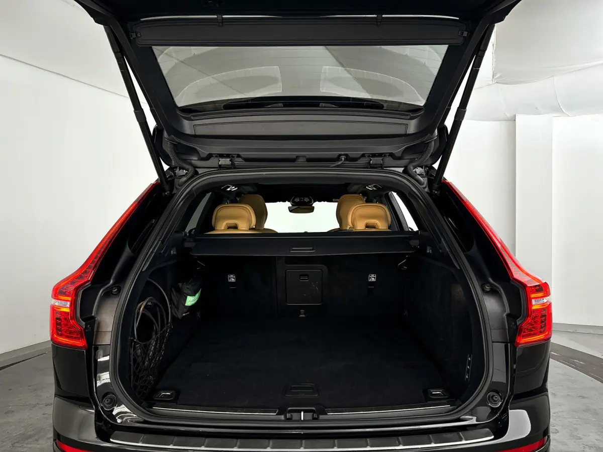 T8 Plug-in hybrid AWD R-Design | Panoramadak | 360° camera | Bowers & Wilkins | Luchtvering | Stoelventilatie | Stoel- en stuurverwarming | Trekhaak