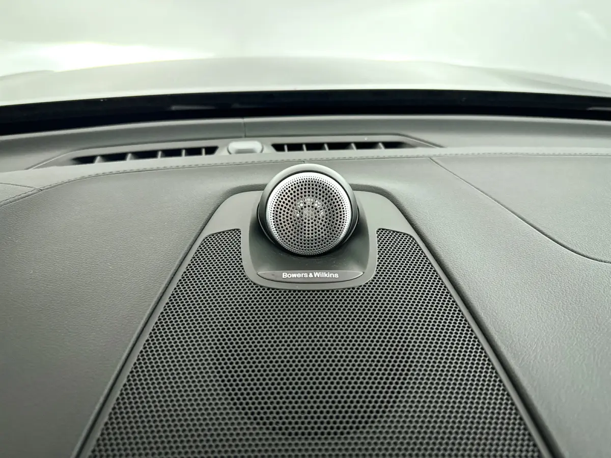 T8 Plug-in hybrid AWD R-Design | Panoramadak | 360° camera | Bowers & Wilkins | Luchtvering | Stoelventilatie | Stoel- en stuurverwarming | Trekhaak