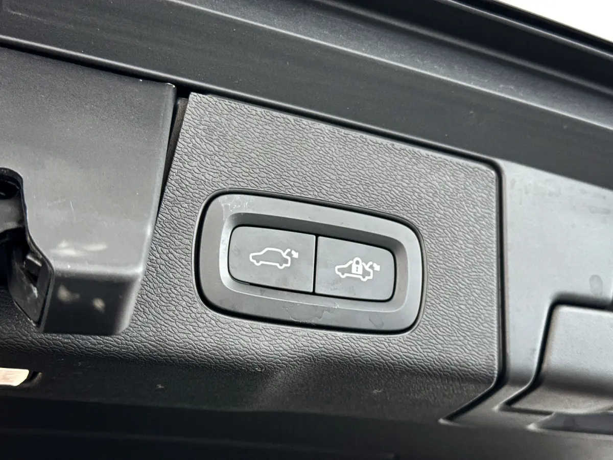 T8 Plug-in hybrid AWD R-Design | Panoramadak | 360° camera | Bowers & Wilkins | Luchtvering | Stoelventilatie | Stoel- en stuurverwarming | Trekhaak