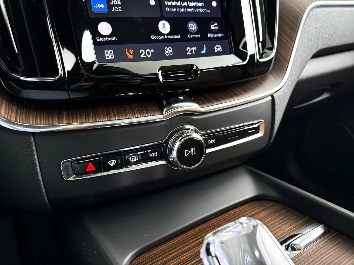 T8 Plug-in hybrid AWD R-Design | Panoramadak | 360° camera | Bowers & Wilkins | Luchtvering | Stoelventilatie | Stoel- en stuurverwarming | Trekhaak
