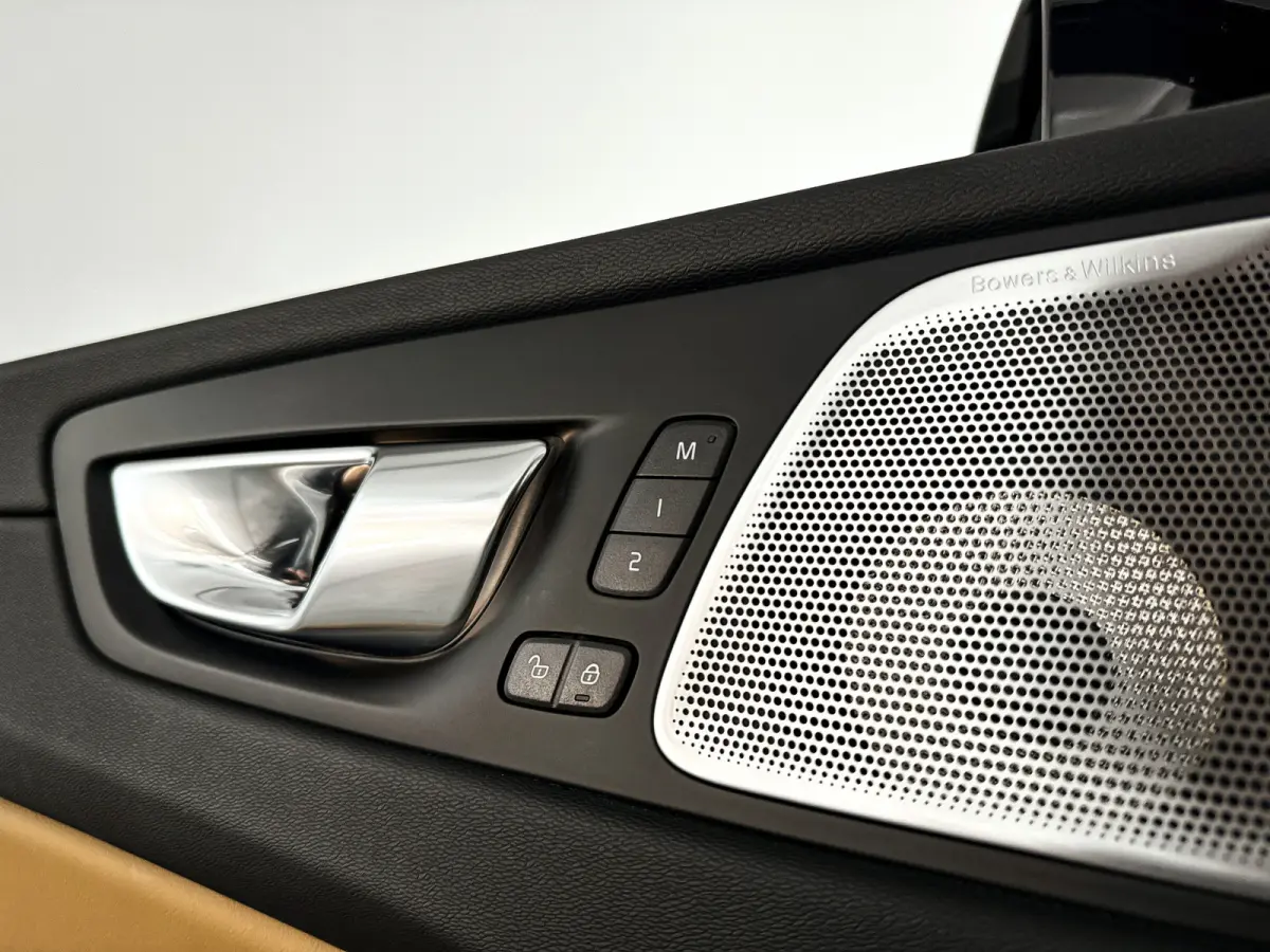 T8 Plug-in hybrid AWD R-Design | Panoramadak | 360° camera | Bowers & Wilkins | Luchtvering | Stoelventilatie | Stoel- en stuurverwarming | Trekhaak
