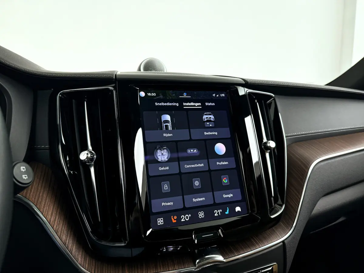 T8 Plug-in hybrid AWD R-Design | Panoramadak | 360° camera | Bowers & Wilkins | Luchtvering | Stoelventilatie | Stoel- en stuurverwarming | Trekhaak