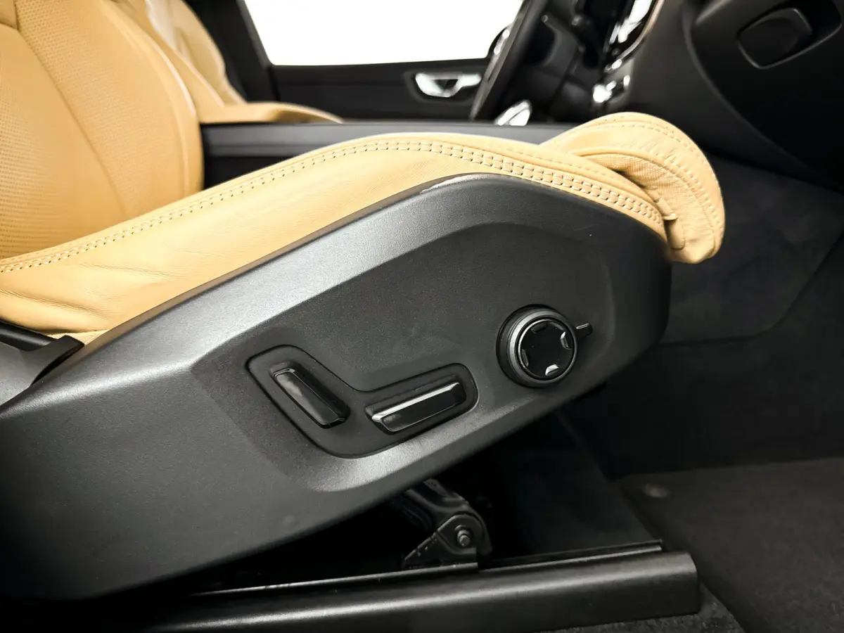 T8 Plug-in hybrid AWD R-Design | Panoramadak | 360° camera | Bowers & Wilkins | Luchtvering | Stoelventilatie | Stoel- en stuurverwarming | Trekhaak