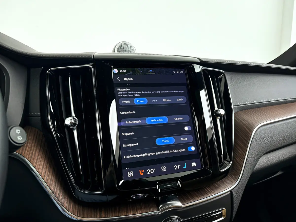 T8 Plug-in hybrid AWD R-Design | Panoramadak | 360° camera | Bowers & Wilkins | Luchtvering | Stoelventilatie | Stoel- en stuurverwarming | Trekhaak