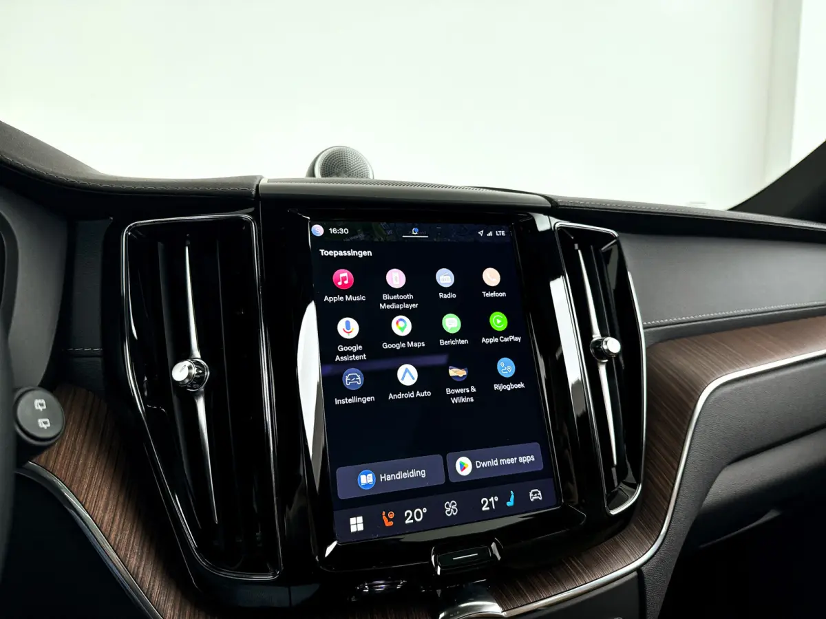 T8 Plug-in hybrid AWD R-Design | Panoramadak | 360° camera | Bowers & Wilkins | Luchtvering | Stoelventilatie | Stoel- en stuurverwarming | Trekhaak