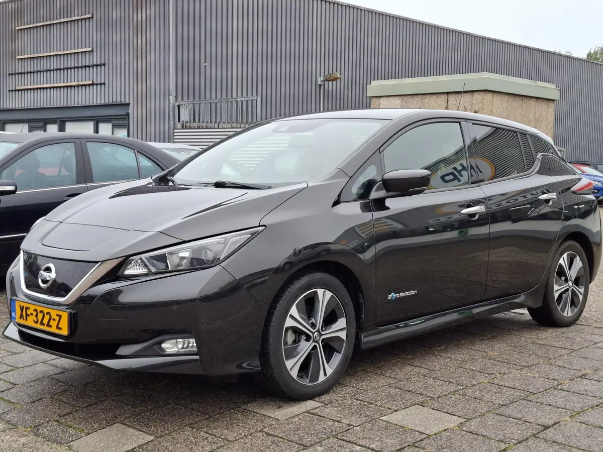 N-Connecta 40 kWh Adaptive Cruise/Carplay/SOH 88,3/360camera/Navigatie/Stoelverwarming/Stuurwielverwarming