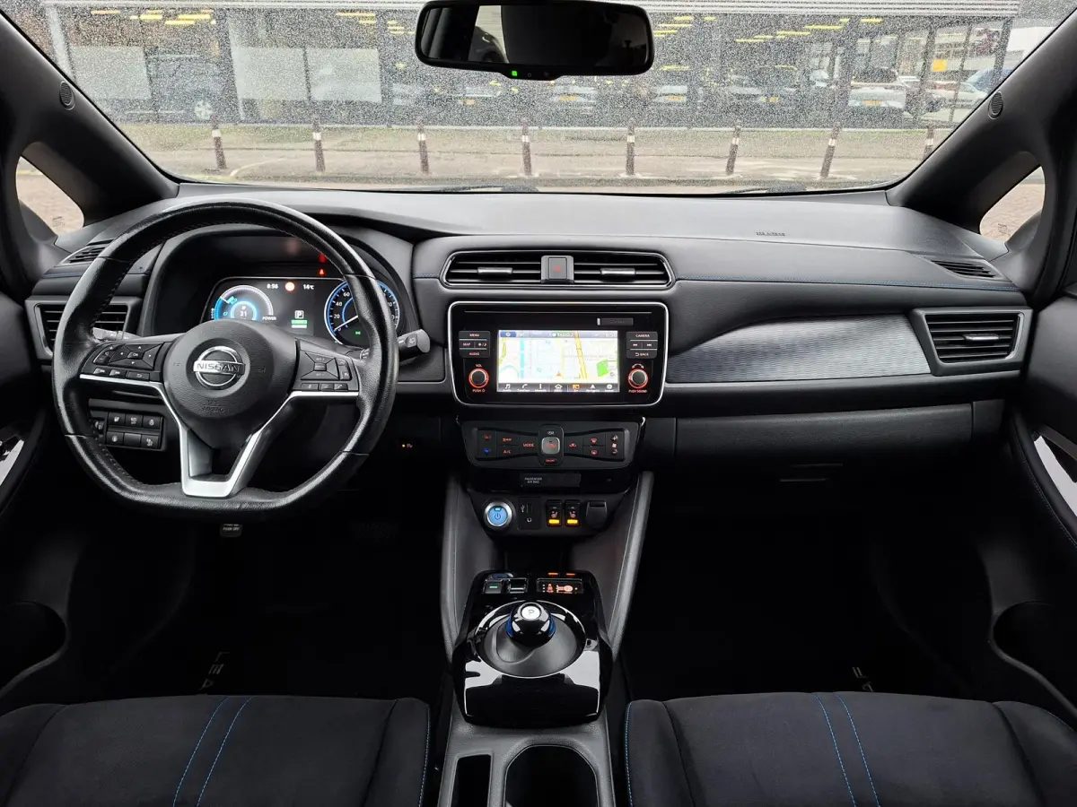 N-Connecta 40 kWh Adaptive Cruise/Carplay/SOH 88,3/360camera/Navigatie/Stoelverwarming/Stuurwielverwarming