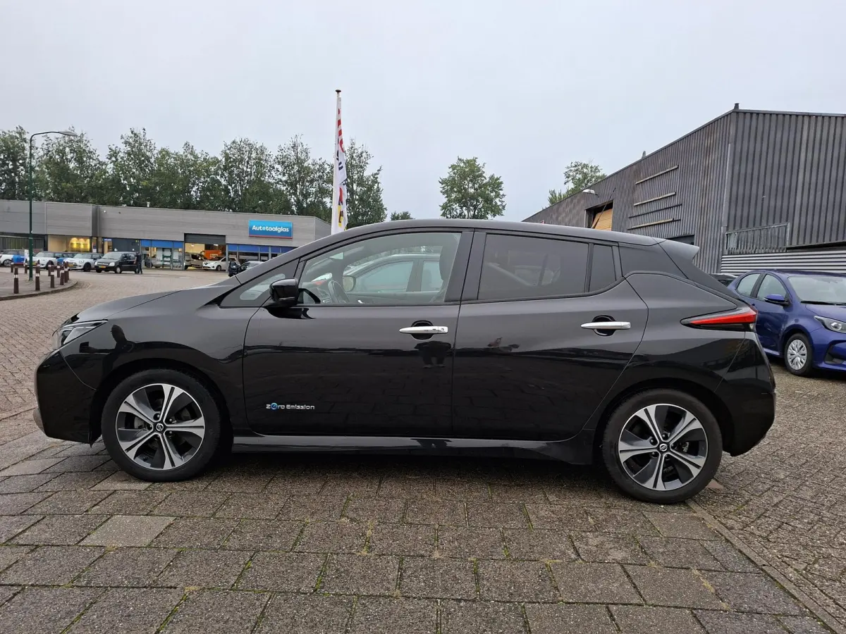 N-Connecta 40 kWh Adaptive Cruise/Carplay/SOH 88,3/360camera/Navigatie/Stoelverwarming/Stuurwielverwarming