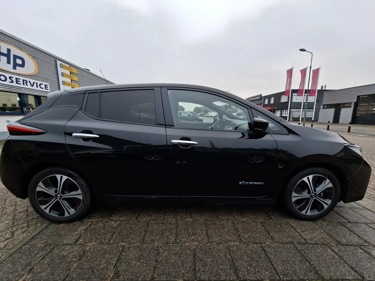N-Connecta 40 kWh Adaptive Cruise/Carplay/SOH 88,3/360camera/Navigatie/Stoelverwarming/Stuurwielverwarming