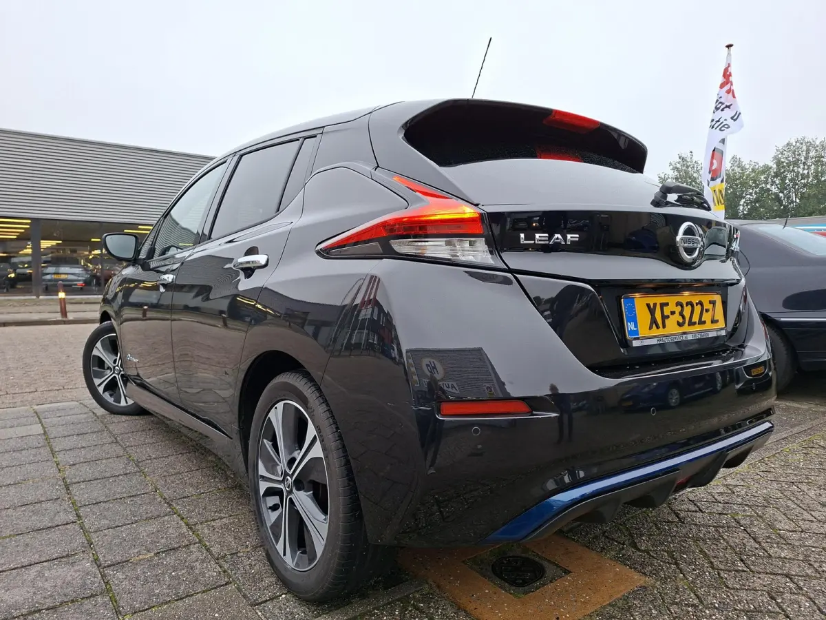 N-Connecta 40 kWh Adaptive Cruise/Carplay/SOH 88,3/360camera/Navigatie/Stoelverwarming/Stuurwielverwarming