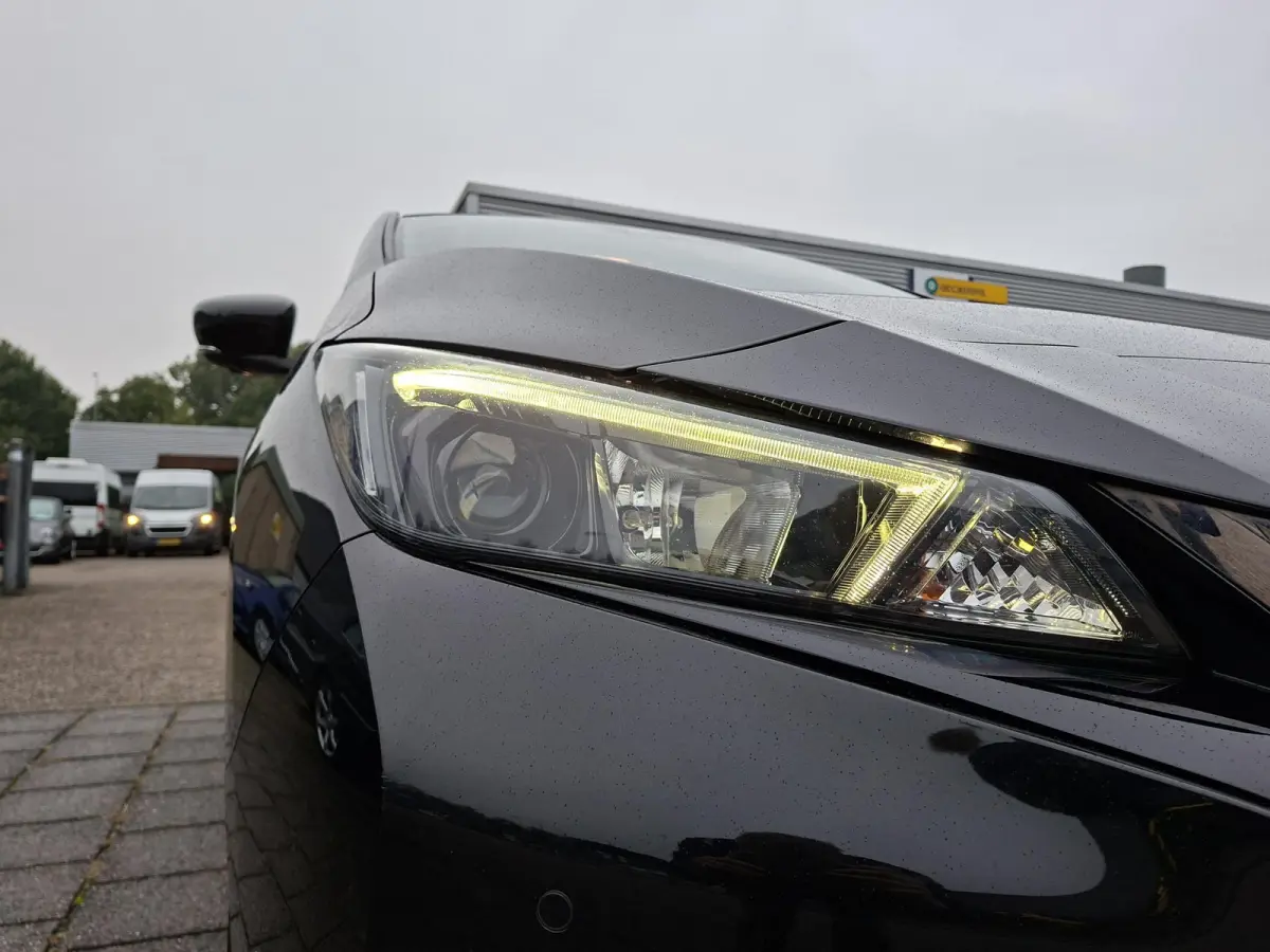 N-Connecta 40 kWh Adaptive Cruise/Carplay/SOH 88,3/360camera/Navigatie/Stoelverwarming/Stuurwielverwarming