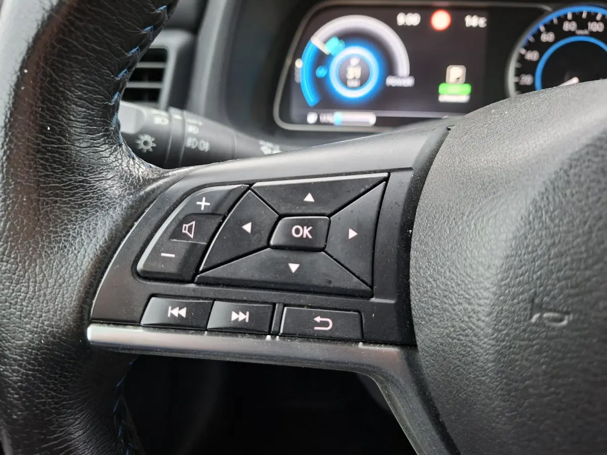 N-Connecta 40 kWh Adaptive Cruise/Carplay/SOH 88,3/360camera/Navigatie/Stoelverwarming/Stuurwielverwarming