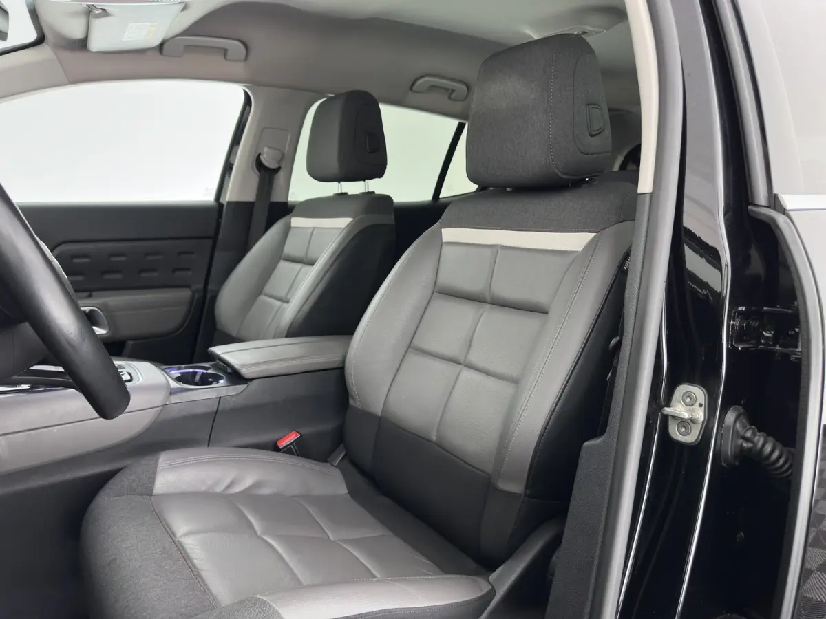 1.6 Plug-in Hybrid 225 Business Plus (Plug-in) Aut. *LEATHER-FABRIC | NAVI-FULLMAP | FULL-LED | KEYLESS | TOPVIEW | ECC | PRIVACY-GLASS | PDC | CRUISE | DAB | DIGI-COCKPIT | CARPLAY |  LANE-