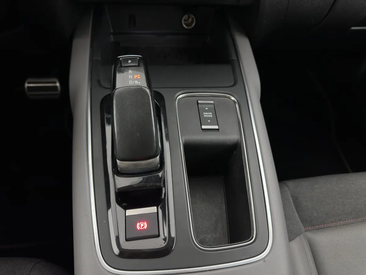 1.6 Plug-in Hybrid 225 Business Plus (Plug-in) Aut. *LEATHER-FABRIC | NAVI-FULLMAP | FULL-LED | KEYLESS | TOPVIEW | ECC | PRIVACY-GLASS | PDC | CRUISE | DAB | DIGI-COCKPIT | CARPLAY |  LANE-