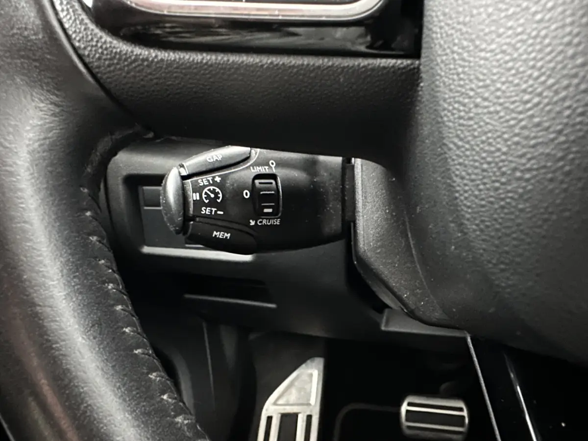 1.6 Plug-in Hybrid 225 Business Plus (Plug-in) Aut. *LEATHER-FABRIC | NAVI-FULLMAP | FULL-LED | KEYLESS | TOPVIEW | ECC | PRIVACY-GLASS | PDC | CRUISE | DAB | DIGI-COCKPIT | CARPLAY |  LANE-