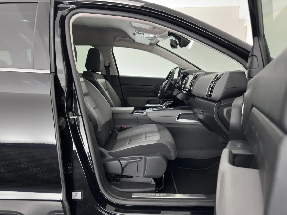 1.6 Plug-in Hybrid 225 Business Plus (Plug-in) Aut. *LEATHER-FABRIC | NAVI-FULLMAP | FULL-LED | KEYLESS | TOPVIEW | ECC | PRIVACY-GLASS | PDC | CRUISE | DAB | DIGI-COCKPIT | CARPLAY |  LANE-