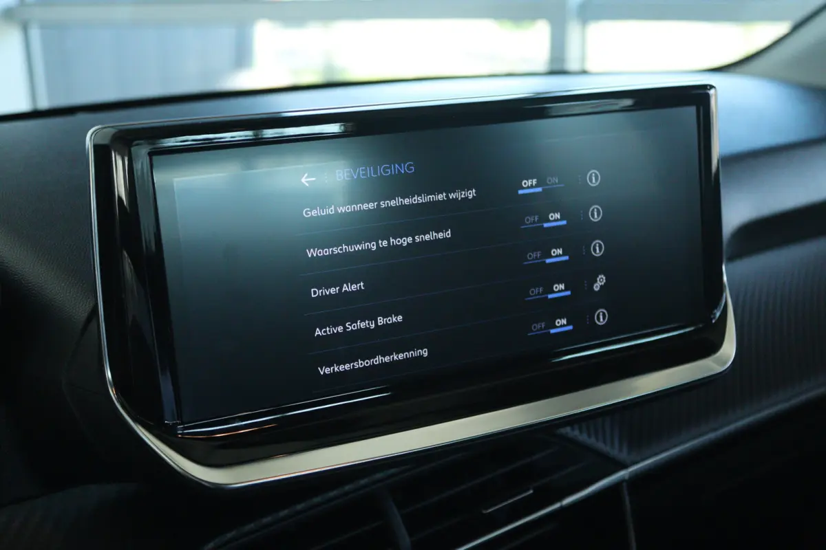 Hybrid 110 e-DCS6 Active | Cruise Control | Carplay | LED | Airco | Parkeersensoren | Eleklektrische Ramen