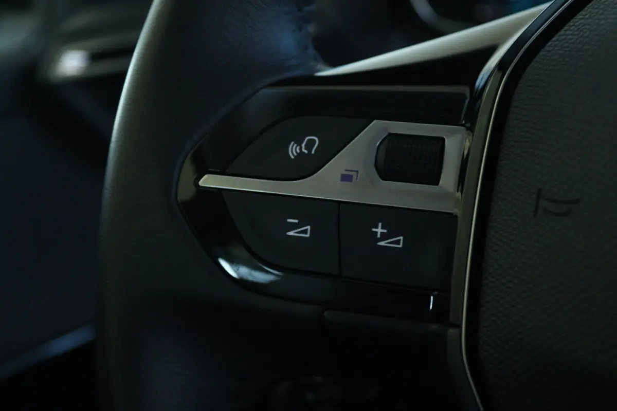 Hybrid 110 e-DCS6 Active | Cruise Control | Carplay | LED | Airco | Parkeersensoren | Eleklektrische Ramen