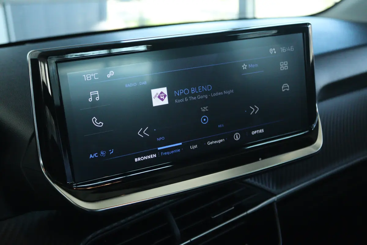 Hybrid 110 e-DCS6 Active | Cruise Control | Carplay | LED | Airco | Parkeersensoren | Eleklektrische Ramen