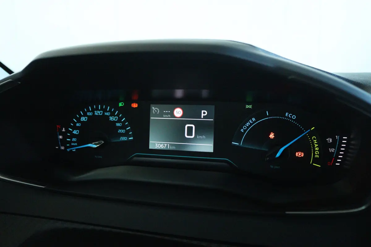 Hybrid 110 e-DCS6 Active | Cruise Control | Carplay | LED | Airco | Parkeersensoren | Eleklektrische Ramen