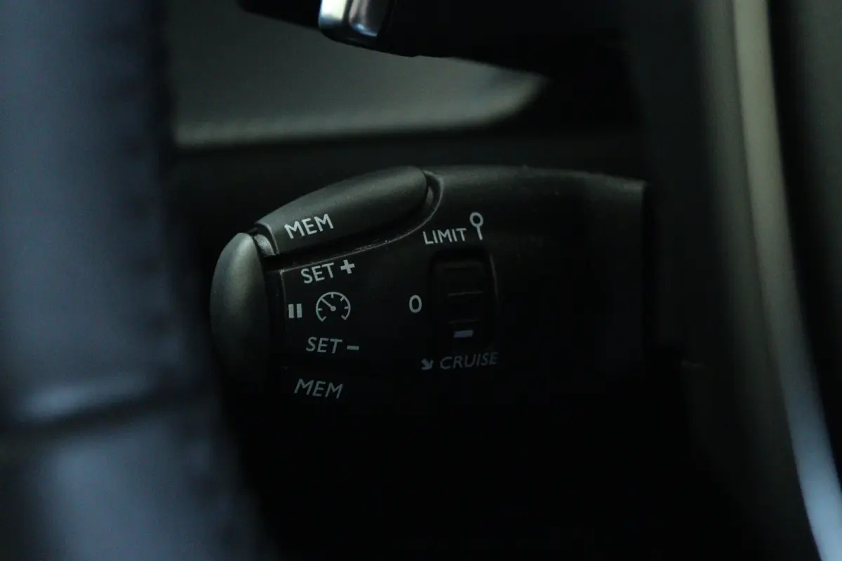 Hybrid 110 e-DCS6 Active | Cruise Control | Carplay | LED | Airco | Parkeersensoren | Eleklektrische Ramen