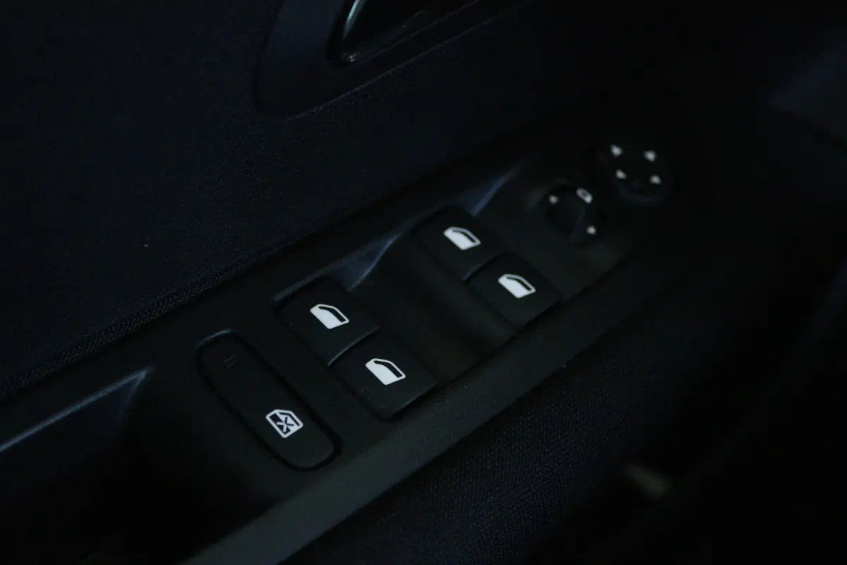 Hybrid 110 e-DCS6 Active | Cruise Control | Carplay | LED | Airco | Parkeersensoren | Eleklektrische Ramen