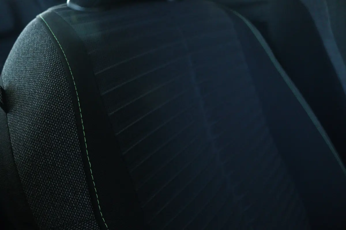 Hybrid 110 e-DCS6 Active | Cruise Control | Carplay | LED | Airco | Parkeersensoren | Eleklektrische Ramen
