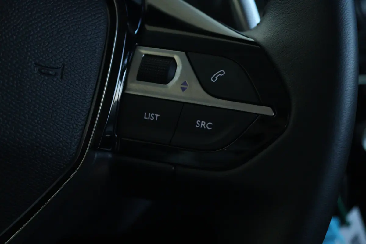 Hybrid 110 e-DCS6 Active | Cruise Control | Carplay | LED | Airco | Parkeersensoren | Eleklektrische Ramen