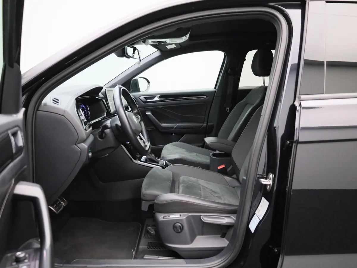1.5 TSI R-Line Business | 150 PK | Automaat | Black Style | Keyless | Stoelverwarming | Digital Cockpit PRO | Navigatie | Carplay / Android Auto | Parkeercamera |