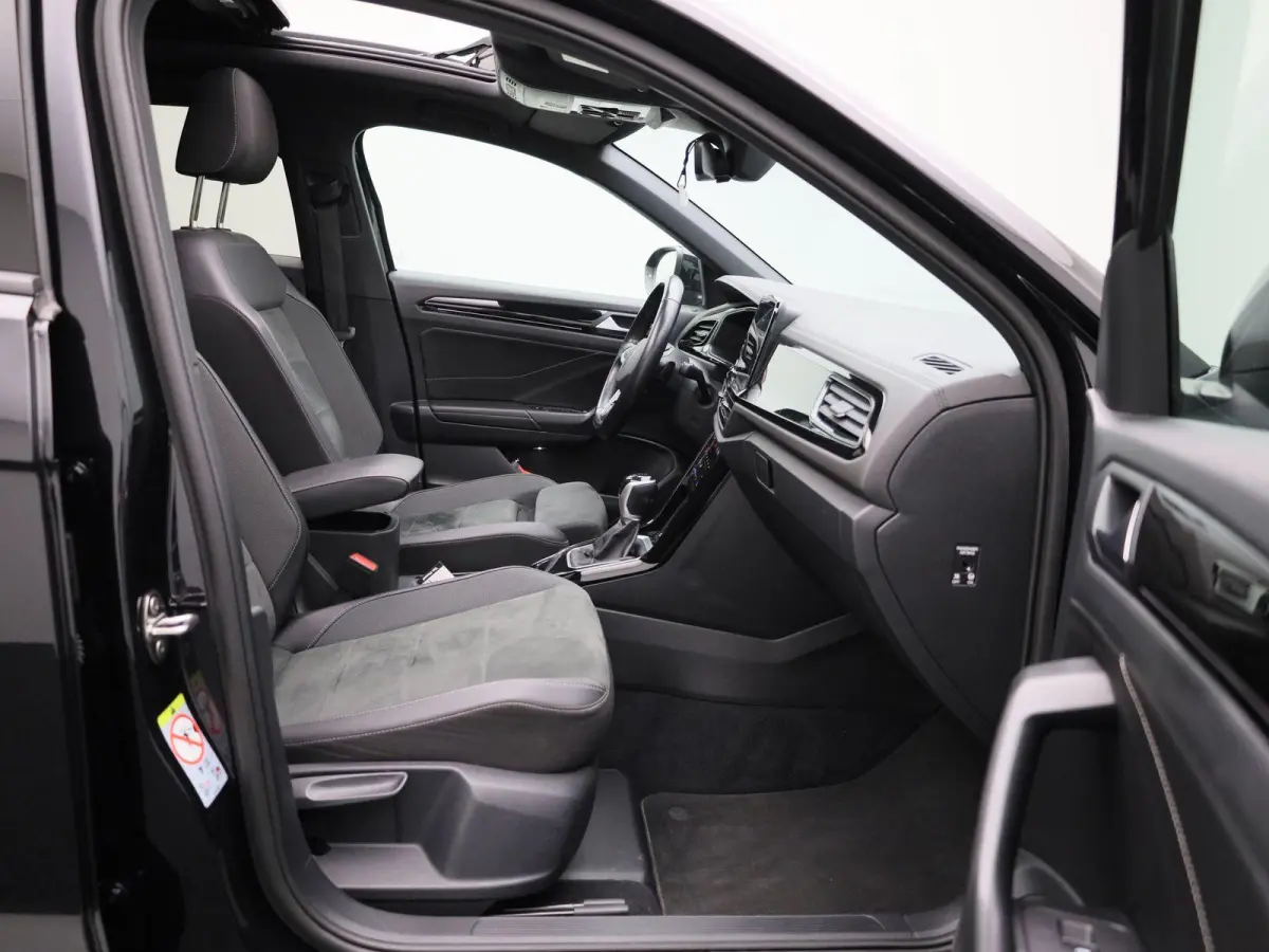 1.5 TSI R-Line Business | 150 PK | Automaat | Black Style | Keyless | Stoelverwarming | Digital Cockpit PRO | Navigatie | Carplay / Android Auto | Parkeercamera |