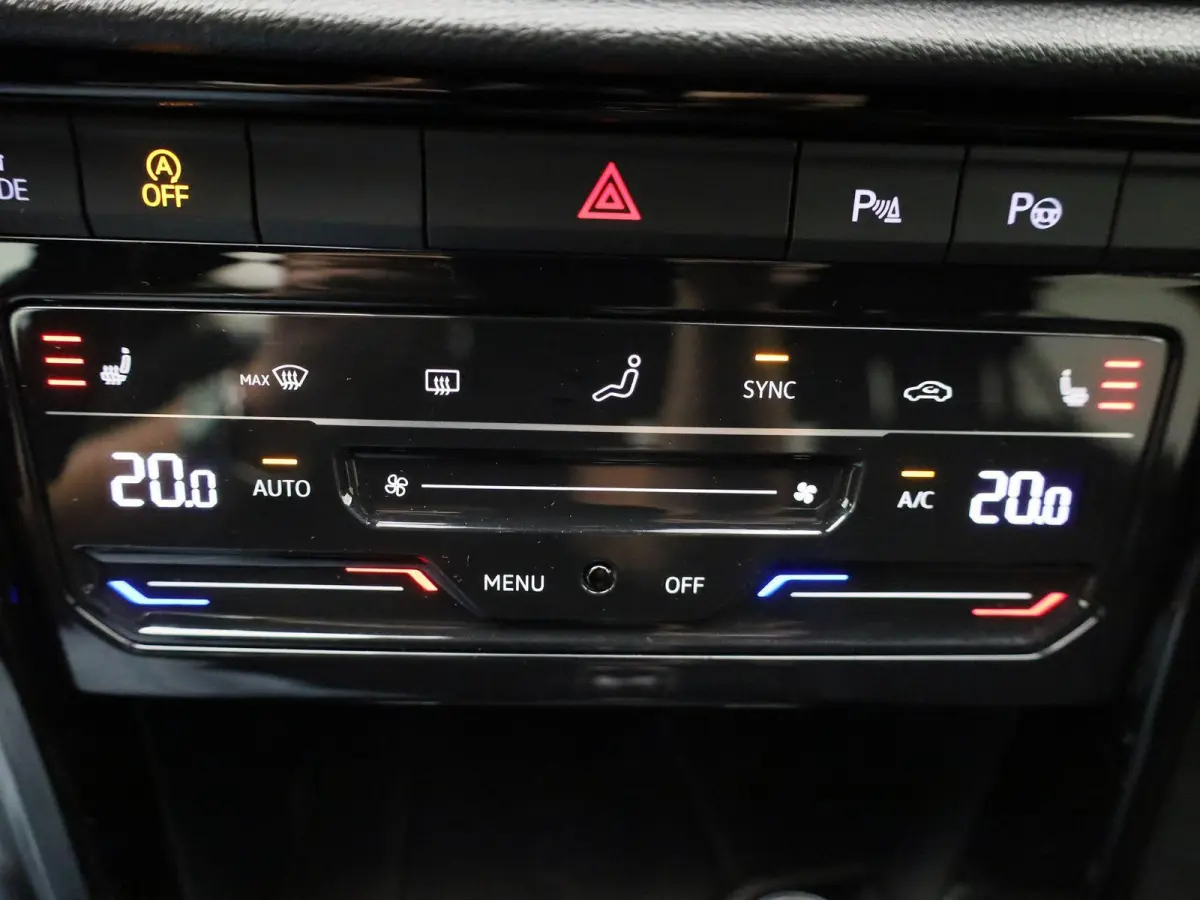1.5 TSI R-Line Business | 150 PK | Automaat | Black Style | Keyless | Stoelverwarming | Digital Cockpit PRO | Navigatie | Carplay / Android Auto | Parkeercamera |