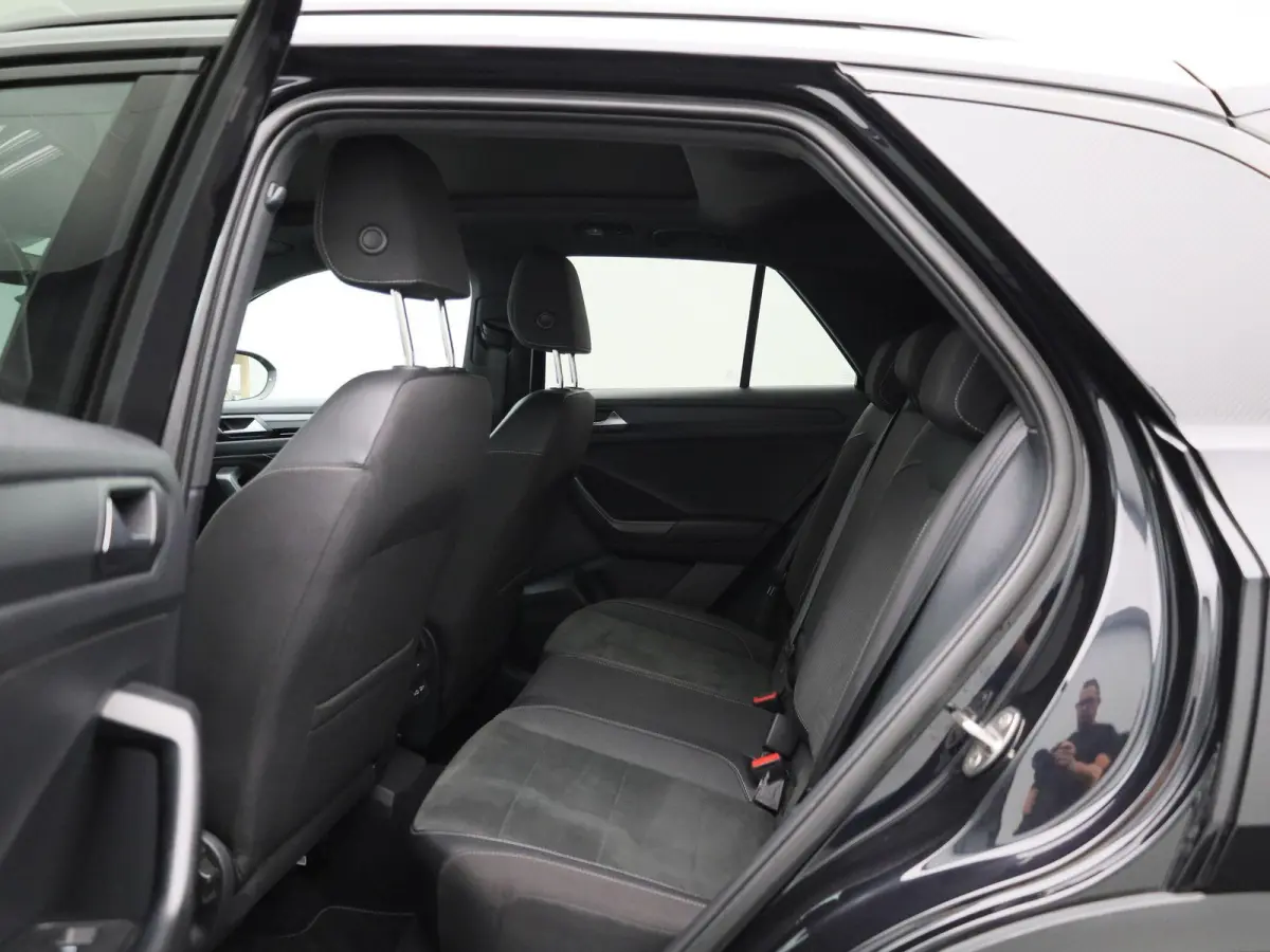 1.5 TSI R-Line Business | 150 PK | Automaat | Black Style | Keyless | Stoelverwarming | Digital Cockpit PRO | Navigatie | Carplay / Android Auto | Parkeercamera |