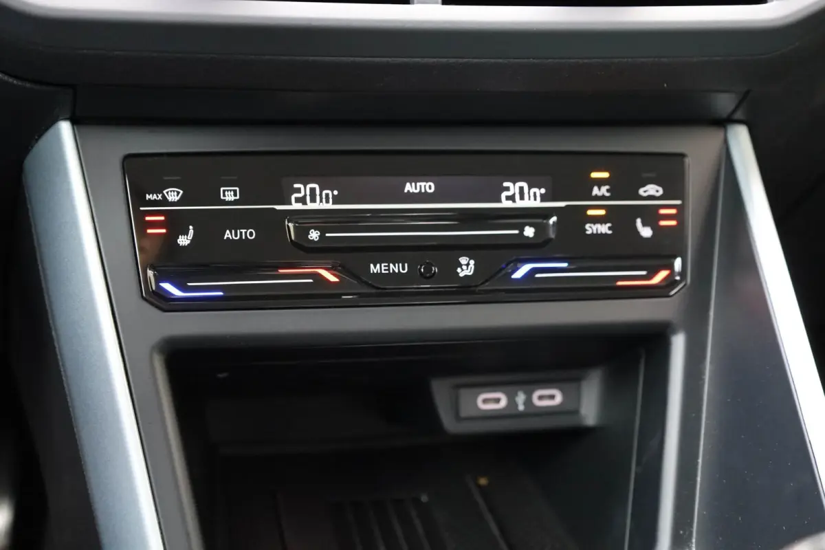 1.0 TSI 95pk DSG Life Edition | Achteruitrijcamera | Trekhaak | Stoelverwarming