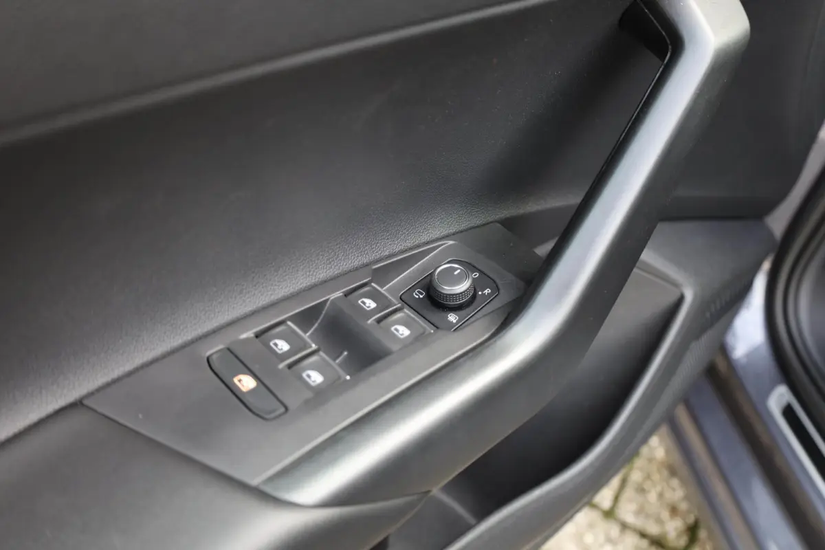 1.0 TSI 95pk DSG Life Edition | Achteruitrijcamera | Trekhaak | Stoelverwarming