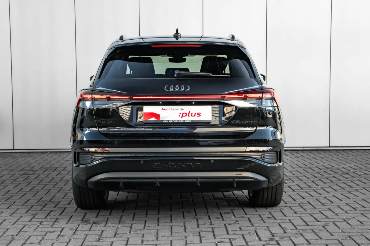 45 S Edition 82 kWh 285 PK | Achteruitrijcamera | Head-up | Elektrische stoelen | Privacy glas