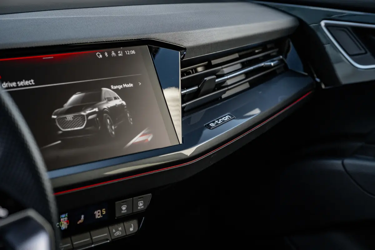 45 S Edition 82 kWh 285 PK | Achteruitrijcamera | Head-up | Elektrische stoelen | Privacy glas