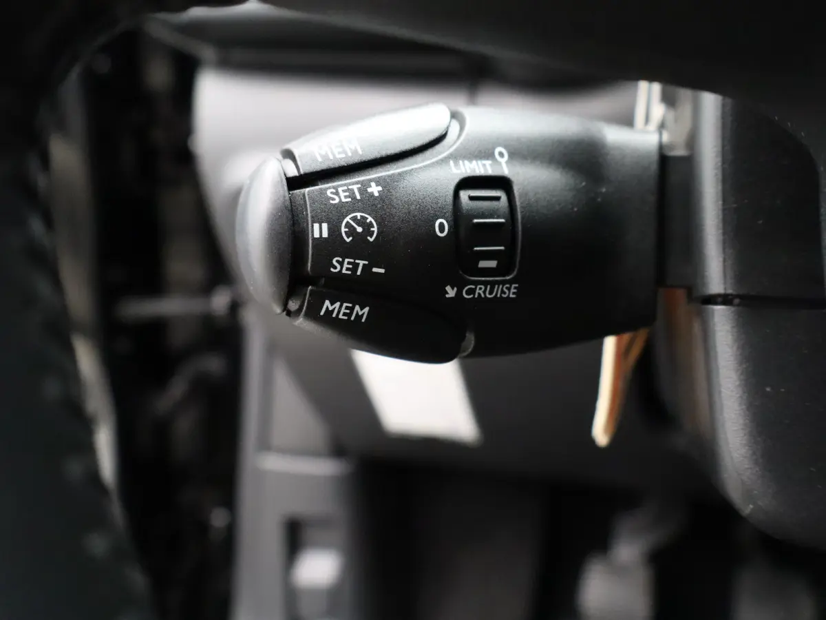 1.2 PureTech S&S Shine | Carplay | Camera | Clima | Cruise | Parkeersensoren |