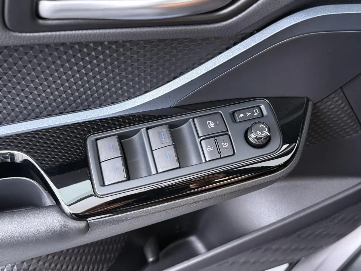 1.8 Hybrid Style Luxury | Trekhaak | JBL Audio | CarPlay | Adaptieve Cruise |