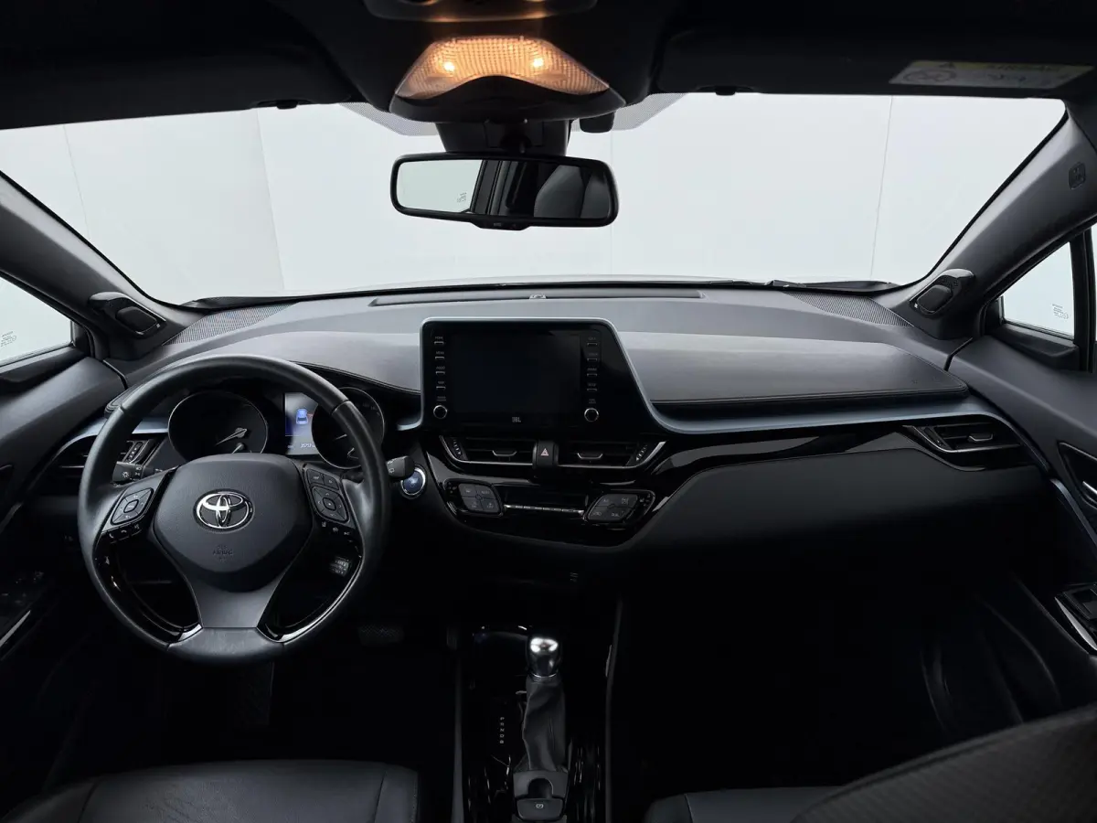 1.8 Hybrid Style Luxury | Trekhaak | JBL Audio | CarPlay | Adaptieve Cruise |