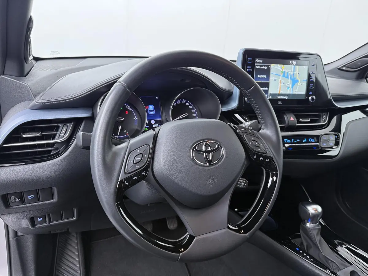 1.8 Hybrid Style Luxury | Trekhaak | JBL Audio | CarPlay | Adaptieve Cruise |