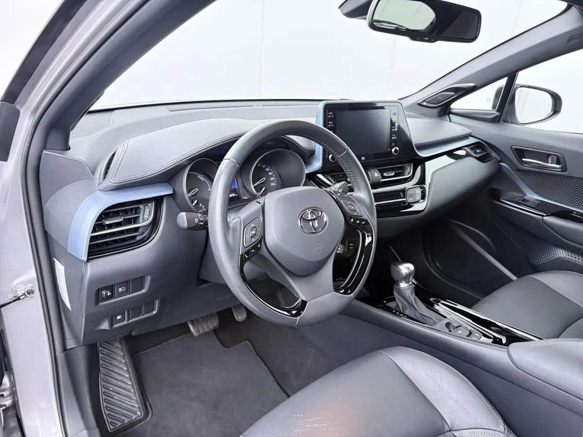 1.8 Hybrid Style Luxury | Trekhaak | JBL Audio | CarPlay | Adaptieve Cruise |