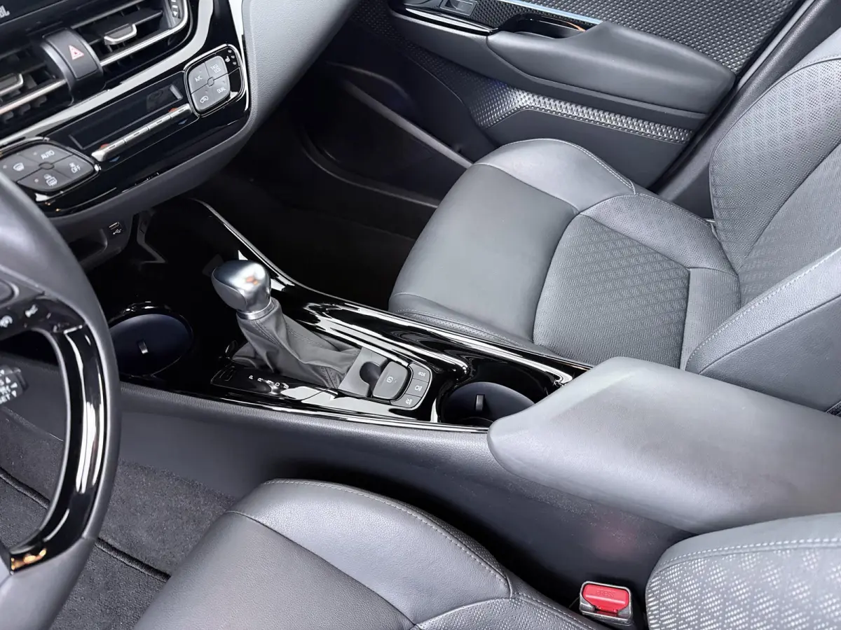 1.8 Hybrid Style Luxury | Trekhaak | JBL Audio | CarPlay | Adaptieve Cruise |