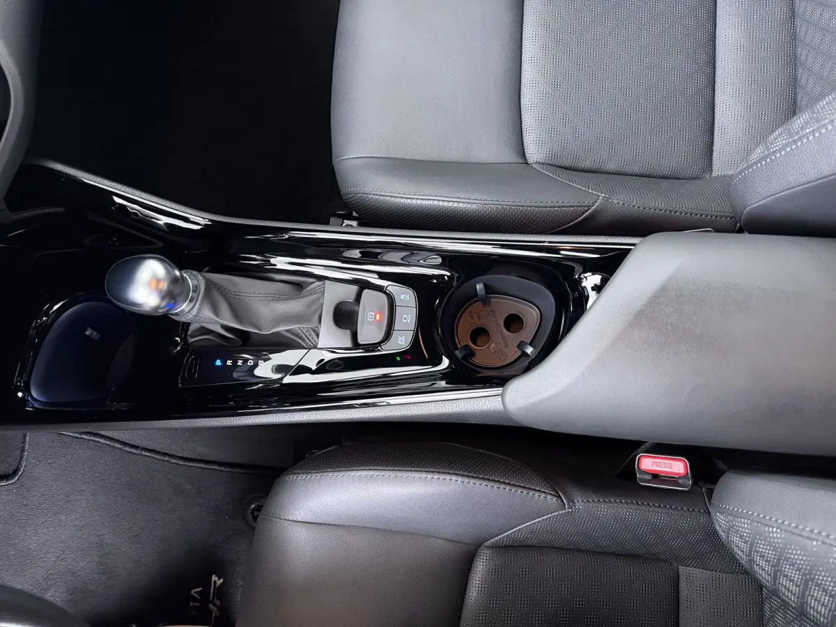 1.8 Hybrid Style Luxury | Trekhaak | JBL Audio | CarPlay | Adaptieve Cruise |